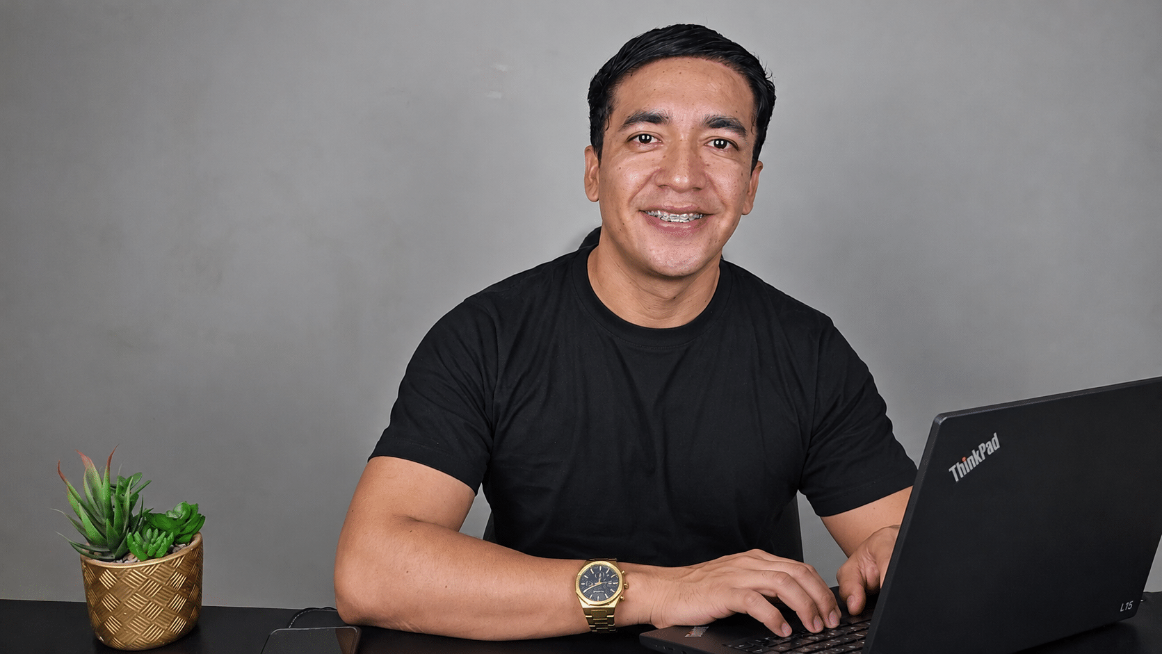Gerson Gil trabajando en sus proyectos